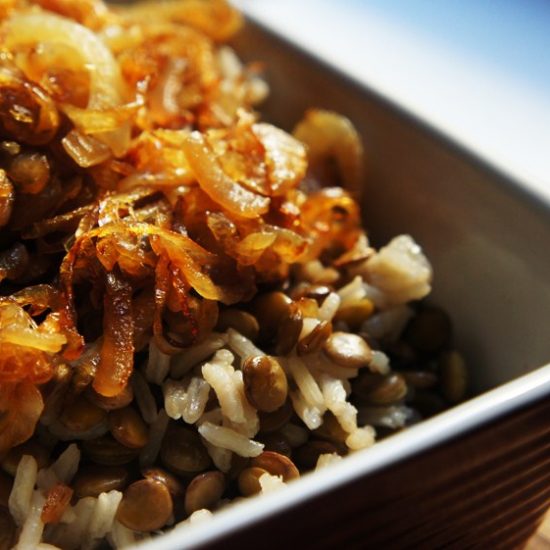 Lentilha com Arroz e Cebola Caramelizada