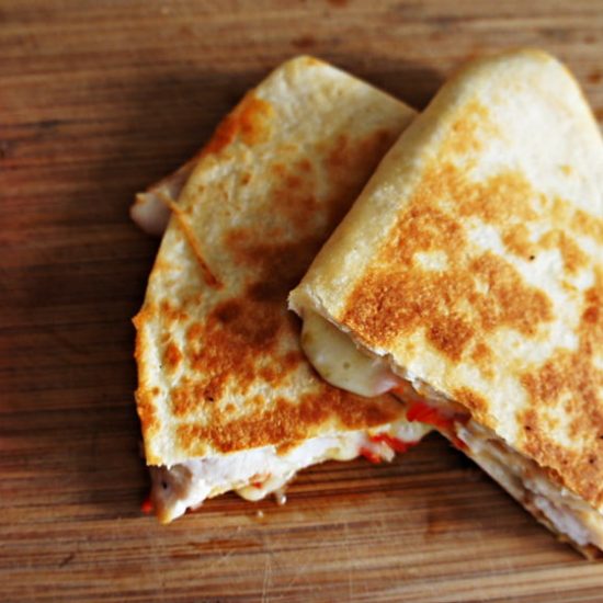 Quesadilla de Peito de Frango com Pimenta Caiena