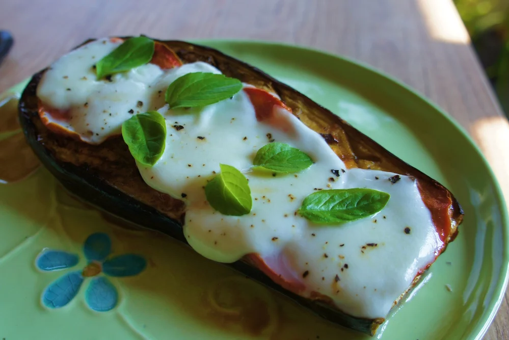 Berinjela Assada com Tomate e Mozzarella