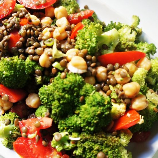 Receita de Salada de Brócolis com Lentilha e Grão de Bico