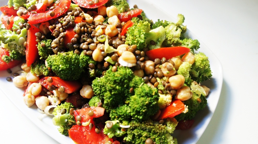 Receita de Salada de Brócolis com Lentilha e Grão de Bico