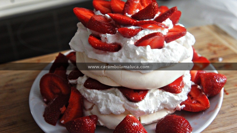 Receita de Torta de Morango e Merengue para o Dia dos Namorados