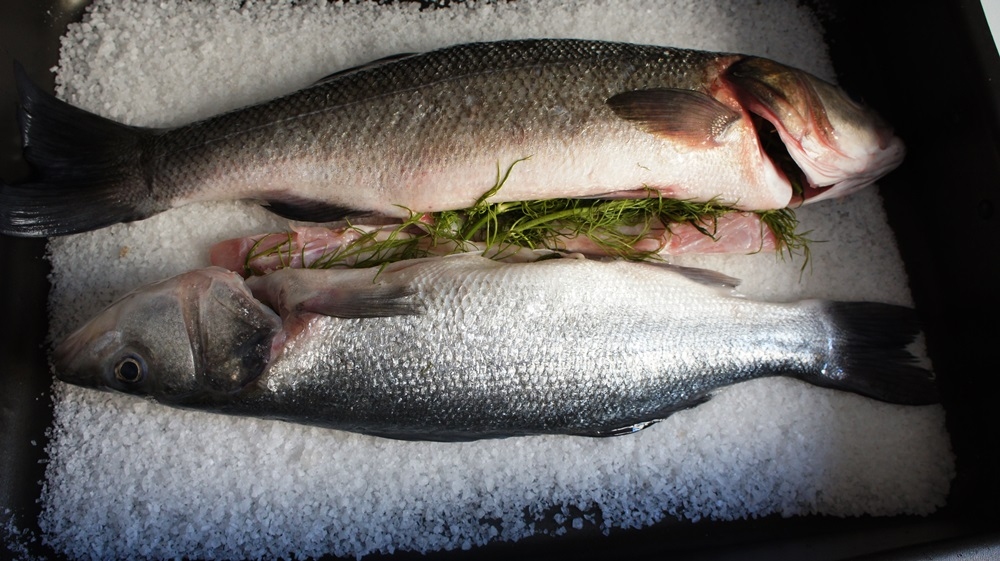 Receita de Peixe Assado no Sal Grosso