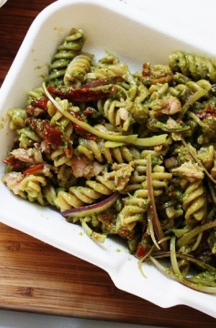 Receita de Salada de Massa ao Molho Pesto