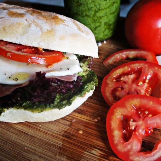 Sanduíche Italiano com Parma e Pesto