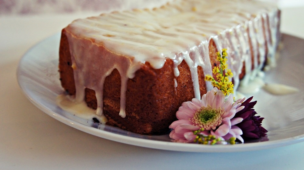 Receita de Bolo Madeira com Cobertura de Açúcar e Limão