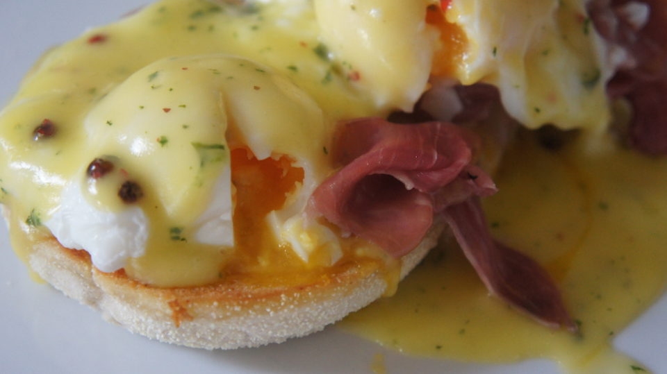 Receita de Ovo Benedict Fácil