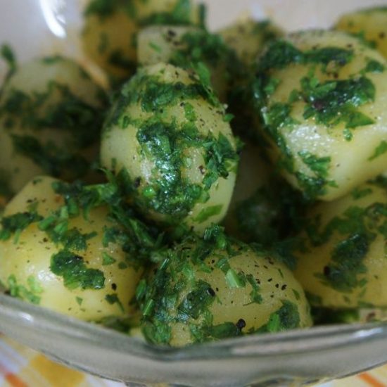 Receita de Batatas Cozidas com Salsinha
