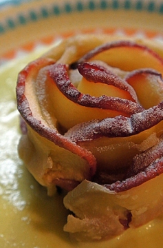 Receita de Flor de Maçã com Massa Folhada e Creme Inglês