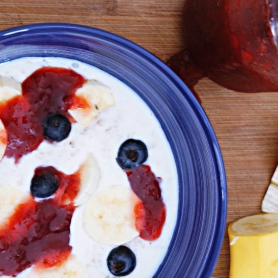 Receita de Café da Manhã Divertido com Aveia, Compota Caseira e Frutas Frescas