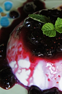 Receita de Panna Cotta de Nata e Calda de Mirtilo (blueberry)