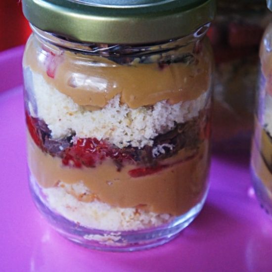Receita de Bolo no Pote com Recheio de Chocolate e Creme de Doce de Leite