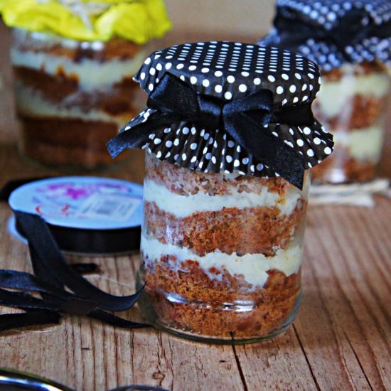 Receita de Bolo no Pote com Recheio de Creme de Coco e Chocolate (Prestigio)