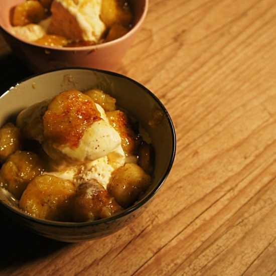 Receita de Banana Caramelizada com Sorvete de Baunilha