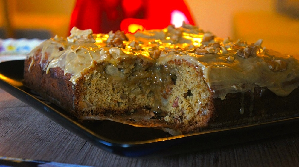 Receita de Bolo de Pera e Nozes com Cobertura de Açúcar Mascavo
