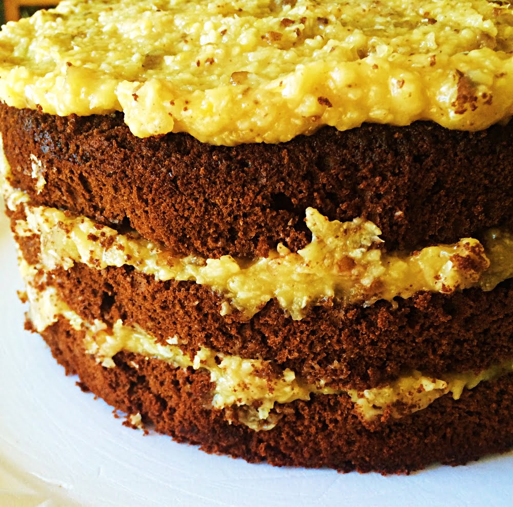 Receita de Bolo Alemão de Chocolate e Recheio de Coco e Noz Pecan