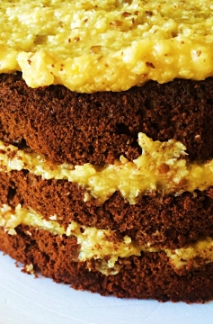 Receita de Bolo Alemão de Chocolate e Recheio de Coco e Noz Pecan