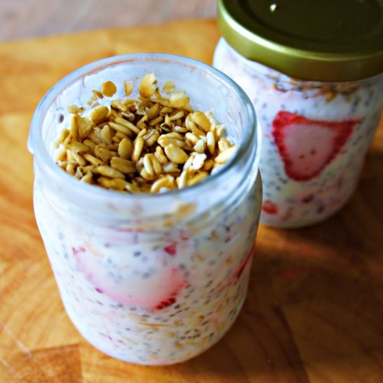 Receita de Pudim de Chia com Iogurte Grego, Morango e Aveia