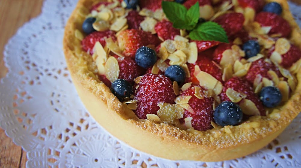 Receita de Torta de Frutas Vermelhas com Creme de Baunilha e Patê Sucrée