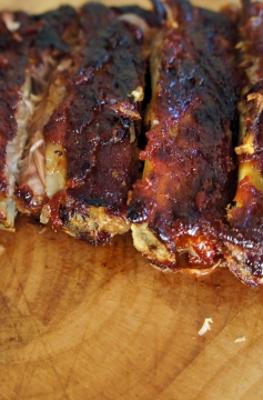 Receita de Costela de Porco Assada com Molho Barbecue de Goiaba