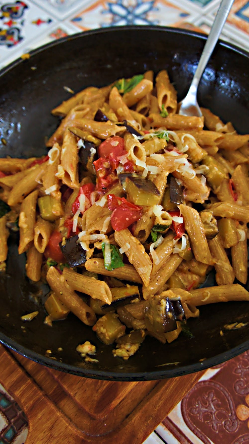 Receita de Penne Integral com Tomatinho, Berinjela e Alho