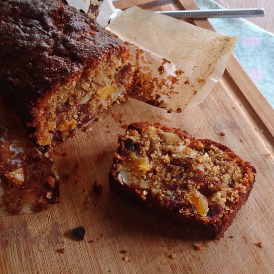 Receita de Bolo Integral de Frutas, Castanha e Mel