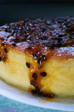 Receita de Cheesecake Japonesa de Chocolate Branco e Calda de Maracujá