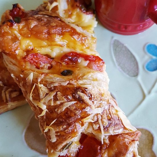 Folhadinho Prático de Queijo e Tomate