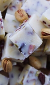 Receita de Fudge de Chocolate Branco com Cranberry e Pistache