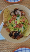 Receita de Espaguete com Pesto de Abacate e Manjericão