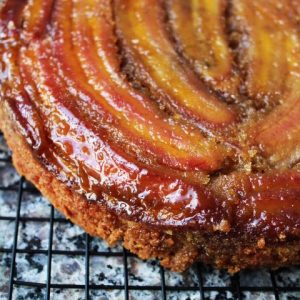 Receita de Bolo de Banana Invertido com Gengibre e Canela