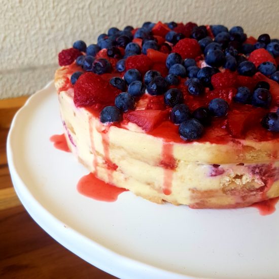 Receita de Torta Gelada de Morango e Mirtilo