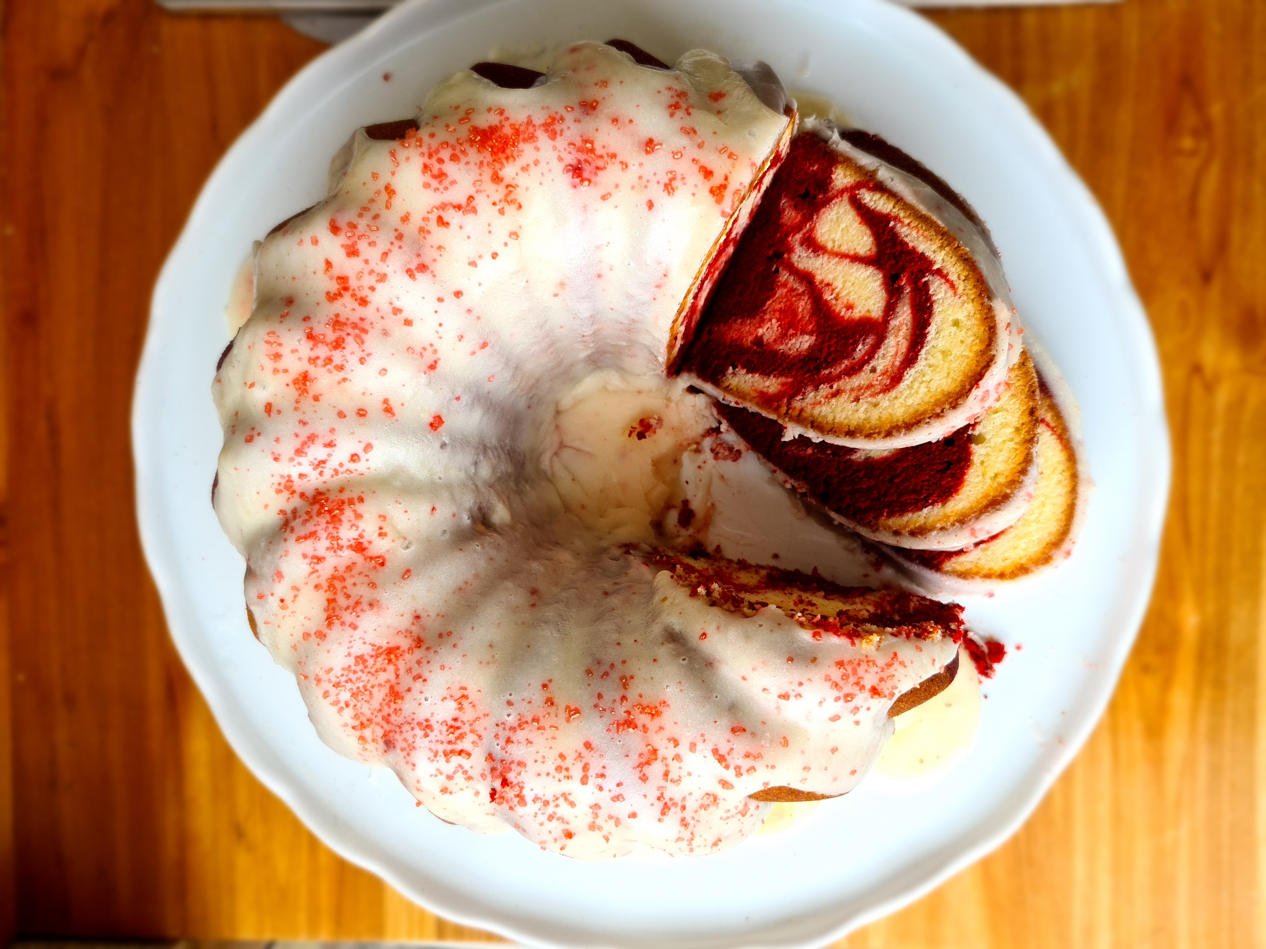 Receita de Bolo Mármore Red Velvet e Baunilha (Pound Cake)