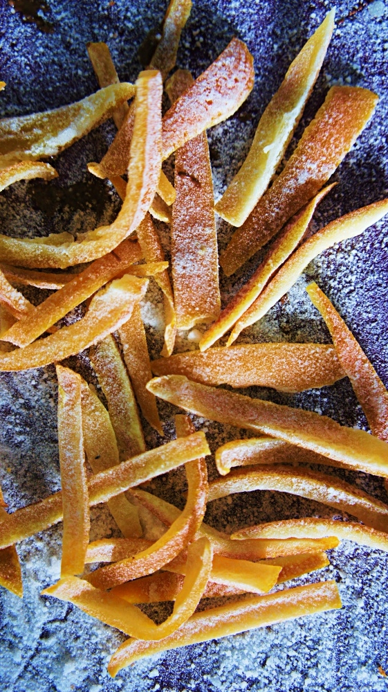 Receita de Casquinha de Laranja Cristalizada com Ponta de Chocolate