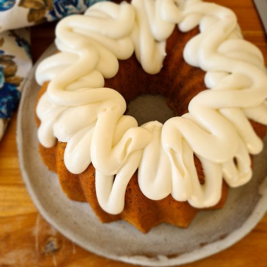 Receita de Bolo de Limão e Papoula com cobertura de Cream Cheese