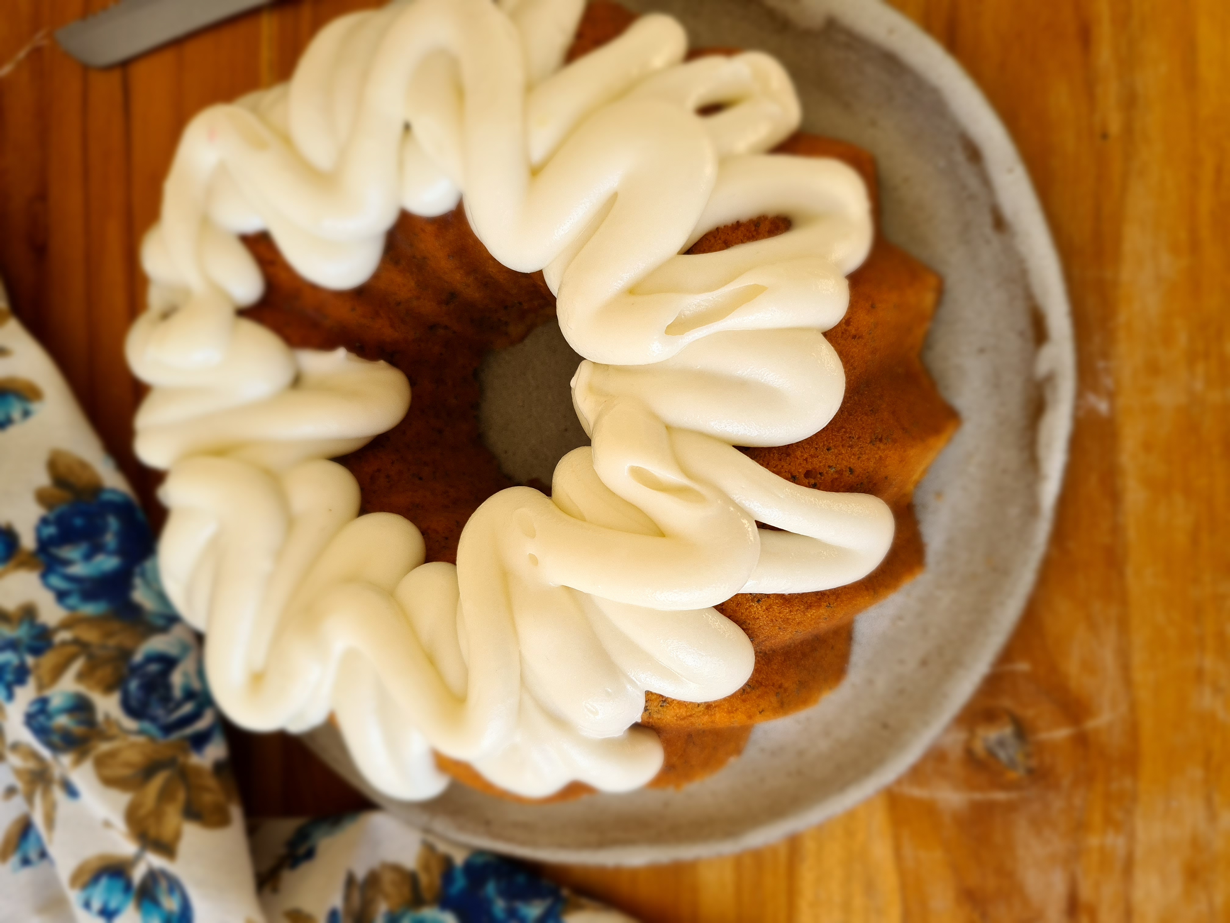 Receita de Bolo de Limão e Papoula com cobertura de Cream Cheese