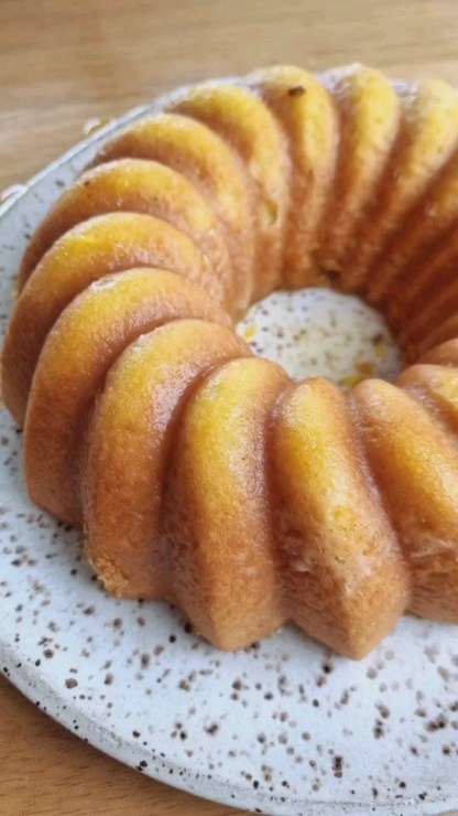 Receita de Bolo de Laranja e Amêndoa Alagadinho 